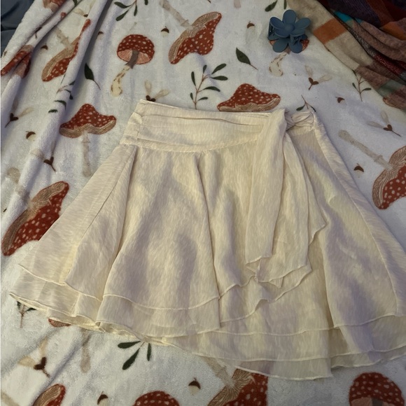 Aerie Light Cream skirt - Picture 1 of 3